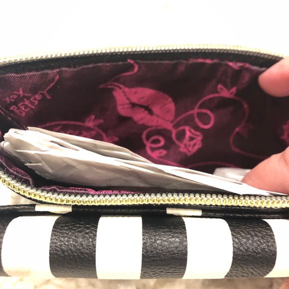 Betsey Johnson wristlet /wallet - Picture 5 of 8